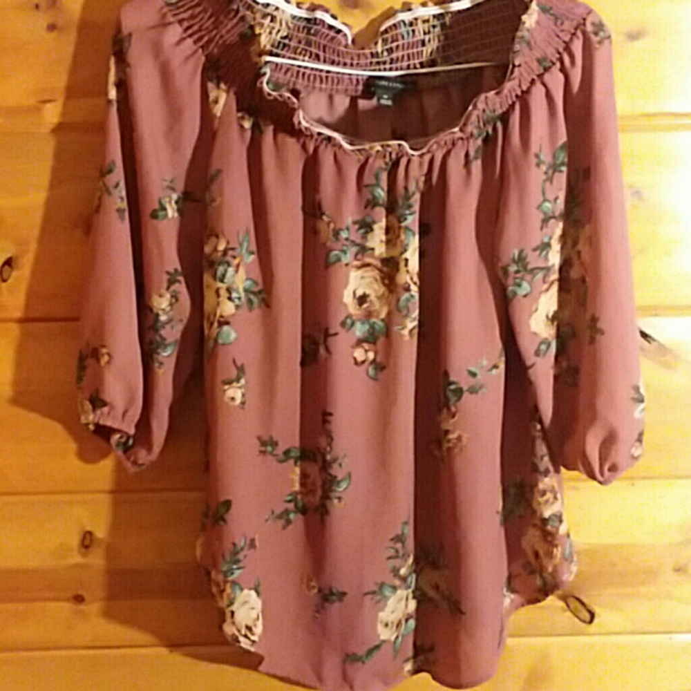 Signature studio mauve and cream floral top